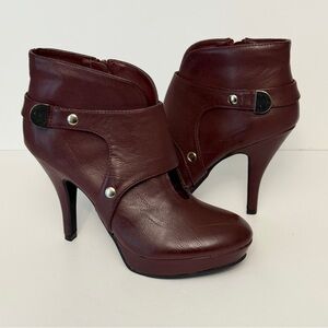 Kenneth Cole Unlisted Ankle Booties Maroon Size 7M